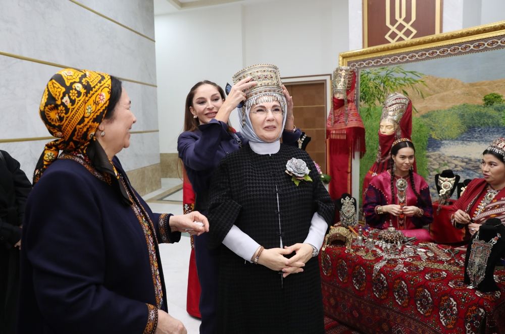 First VP of Azerbaijan Mehriban Aliyeva views exhibitions of fine and decorative arts in Turkmenbashi (PHOTO/VIDEO)