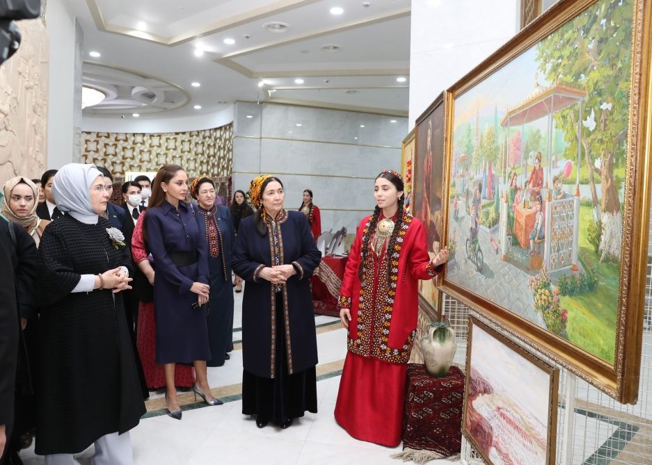 First VP of Azerbaijan Mehriban Aliyeva views exhibitions of fine and decorative arts in Turkmenbashi (PHOTO/VIDEO)