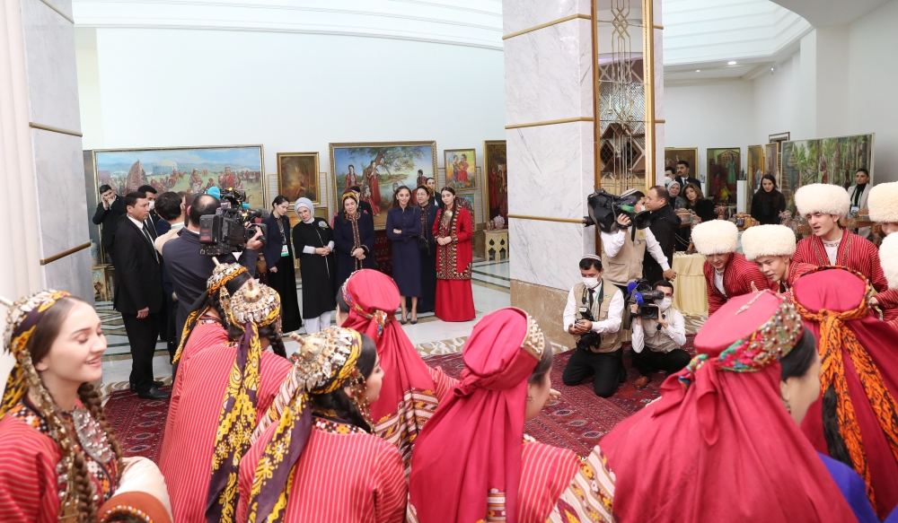First VP of Azerbaijan Mehriban Aliyeva views exhibitions of fine and decorative arts in Turkmenbashi (PHOTO/VIDEO)