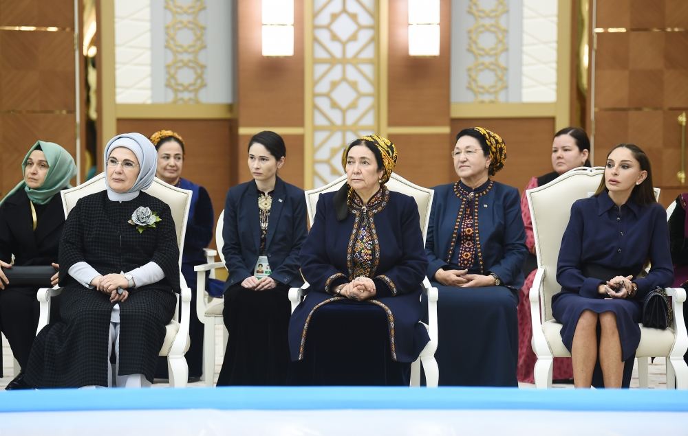 First VP of Azerbaijan Mehriban Aliyeva views exhibitions of fine and decorative arts in Turkmenbashi (PHOTO/VIDEO)
