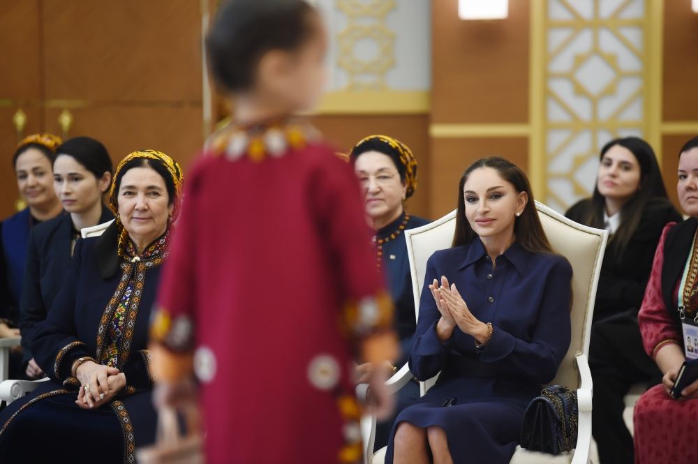 First VP of Azerbaijan Mehriban Aliyeva views exhibitions of fine and decorative arts in Turkmenbashi (PHOTO/VIDEO)