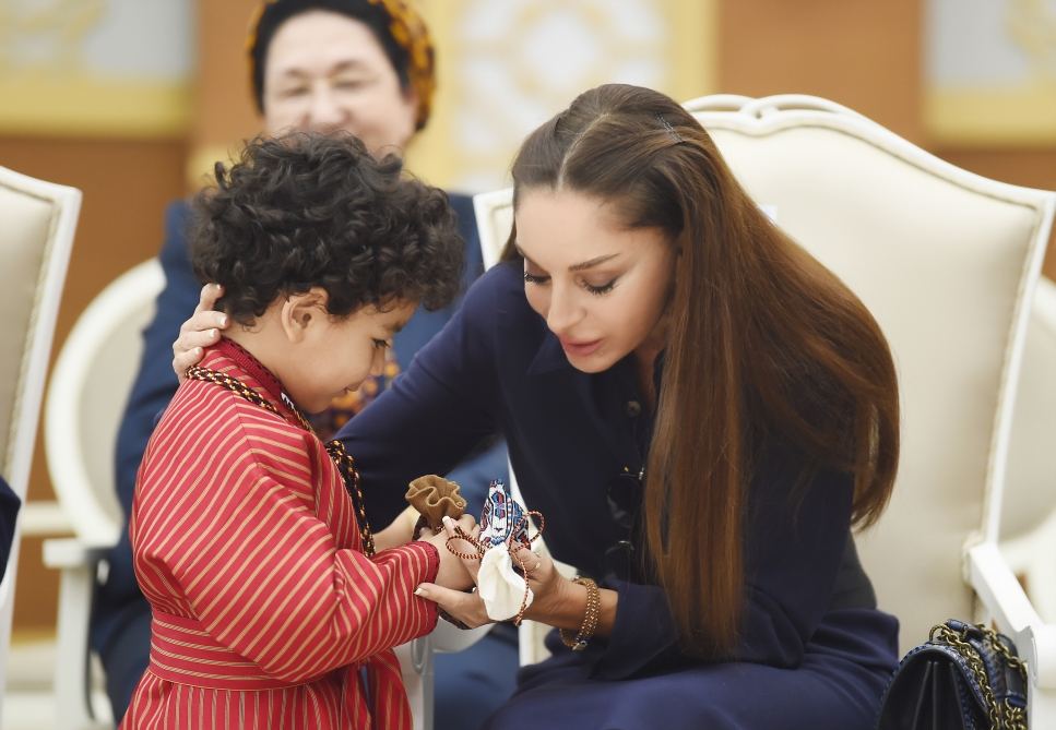First VP of Azerbaijan Mehriban Aliyeva views exhibitions of fine and decorative arts in Turkmenbashi (PHOTO/VIDEO)