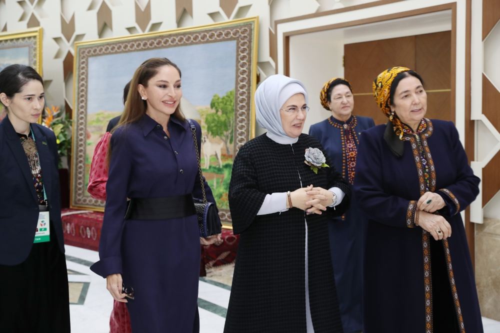 First VP of Azerbaijan Mehriban Aliyeva views exhibitions of fine and decorative arts in Turkmenbashi (PHOTO/VIDEO)