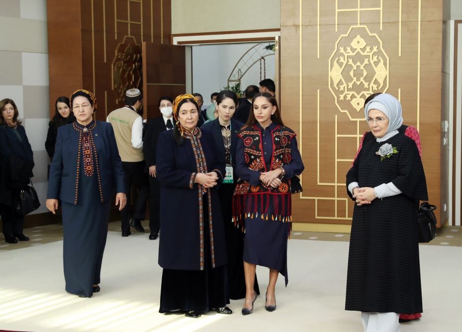 First VP of Azerbaijan Mehriban Aliyeva views exhibitions of fine and decorative arts in Turkmenbashi (PHOTO/VIDEO)