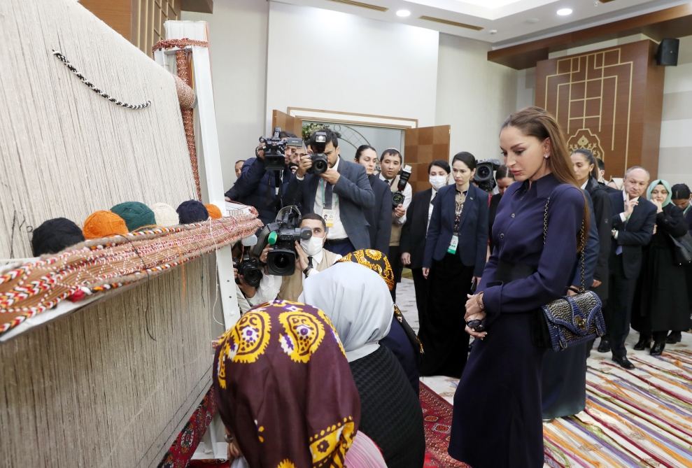 First VP of Azerbaijan Mehriban Aliyeva views exhibitions of fine and decorative arts in Turkmenbashi (PHOTO/VIDEO)