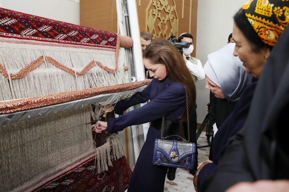 First VP of Azerbaijan Mehriban Aliyeva views exhibitions of fine and decorative arts in Turkmenbashi (PHOTO/VIDEO)