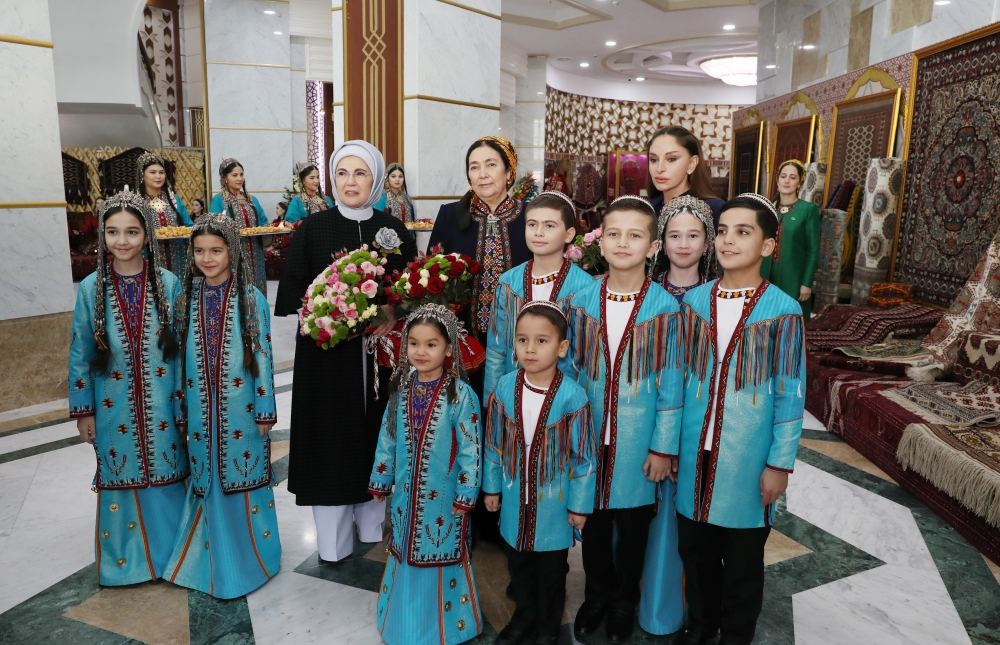 First VP of Azerbaijan Mehriban Aliyeva views exhibitions of fine and decorative arts in Turkmenbashi (PHOTO/VIDEO)