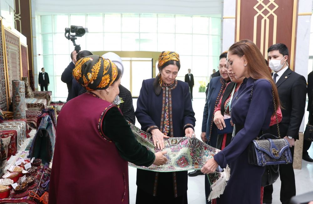 First VP of Azerbaijan Mehriban Aliyeva views exhibitions of fine and decorative arts in Turkmenbashi (PHOTO/VIDEO)