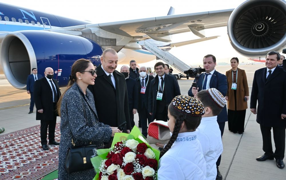 President Ilham Aliyev, First Lady Mehriban Aliyeva arrive in Turkmenistan on visit (PHOTO/VIDEO)