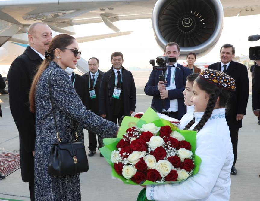 President Ilham Aliyev, First Lady Mehriban Aliyeva arrive in Turkmenistan on visit (PHOTO/VIDEO)