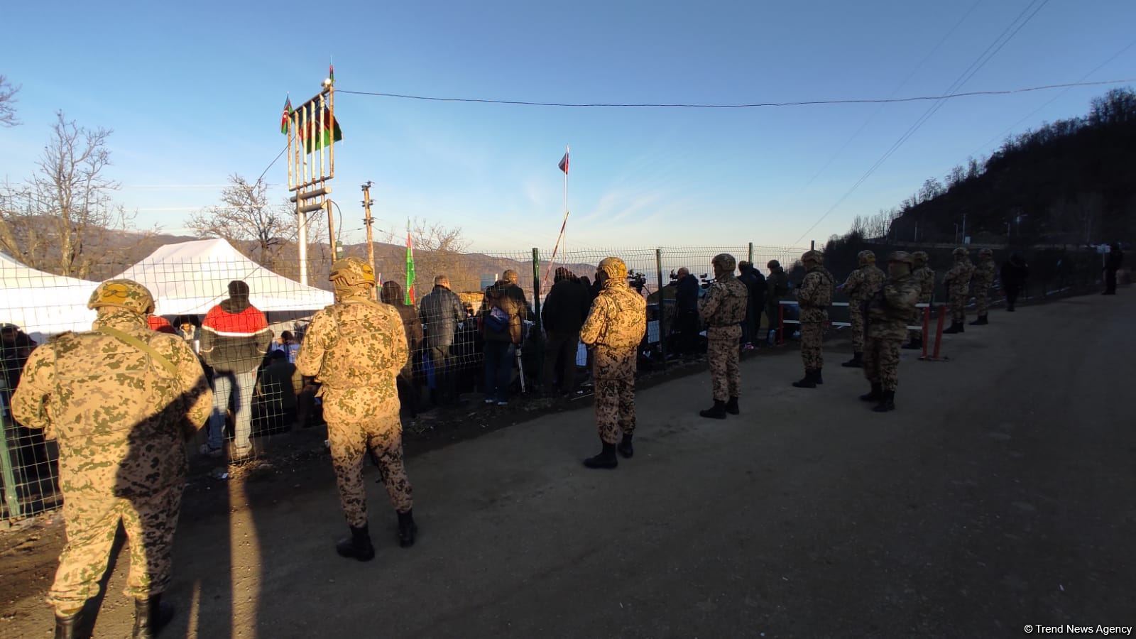 Azerbaijanis continue protests near Shusha for third day (PHOTO)