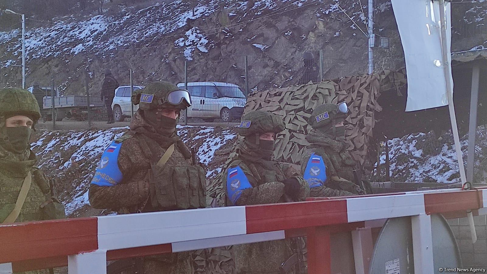 Azerbaijanis continue protests near Shusha for third day (PHOTO)