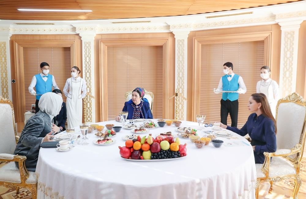 First VP of Azerbaijan Mehriban Aliyeva views exhibitions of fine and decorative arts in Turkmenbashi (PHOTO/VIDEO)