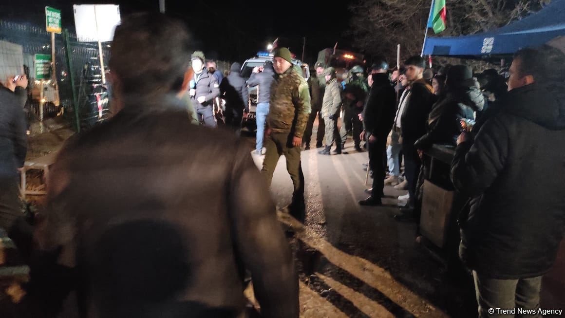 Russian peacekeepers' supply vehicle pass along Azerbaijan's Lachin road (PHOTO/VIDEO)