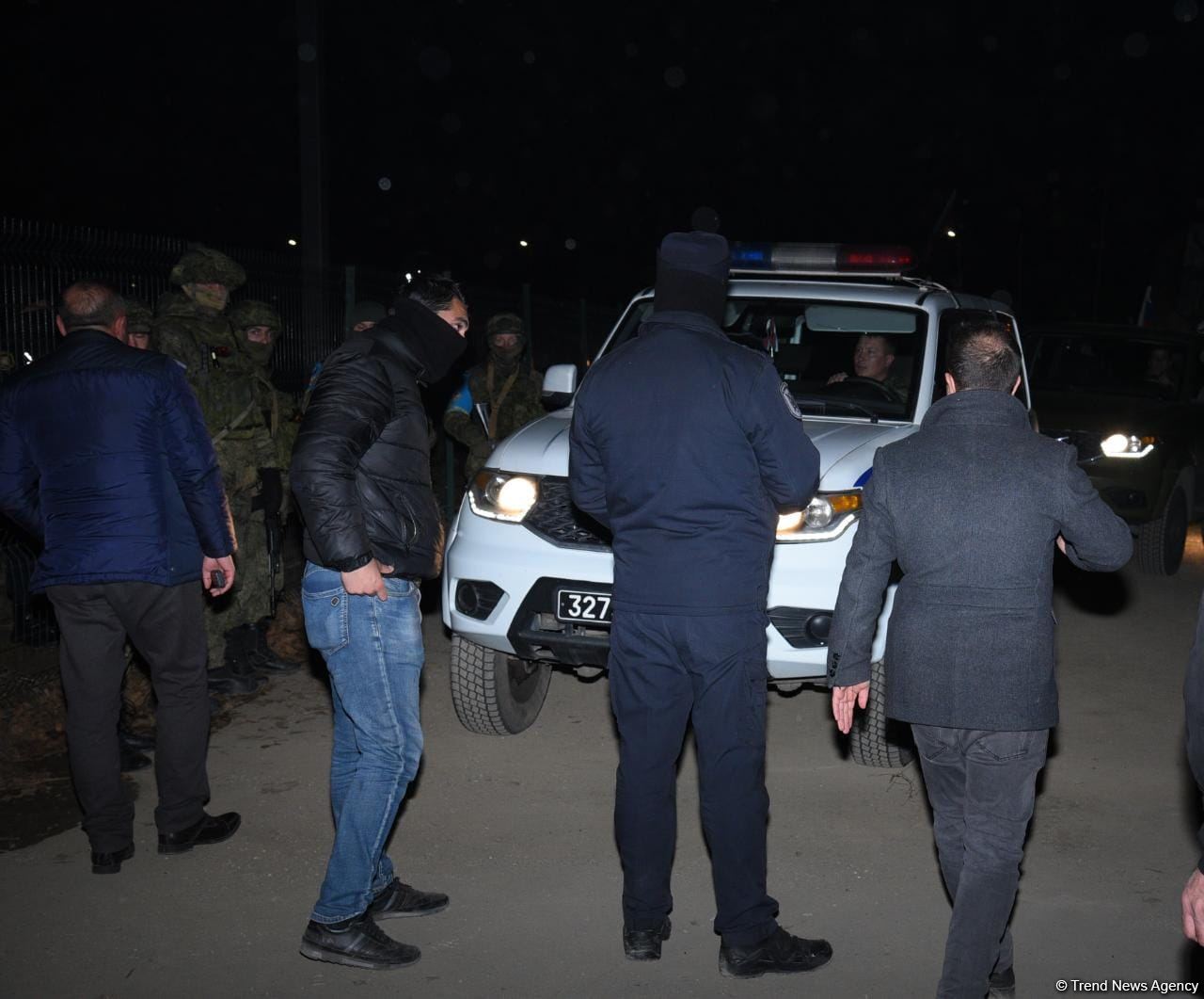 Russian peacekeepers' supply vehicle pass along Azerbaijan's Lachin road (PHOTO/VIDEO)