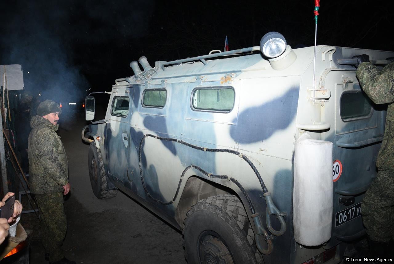 Russian peacekeepers' supply vehicle pass along Azerbaijan's Lachin road (PHOTO/VIDEO)
