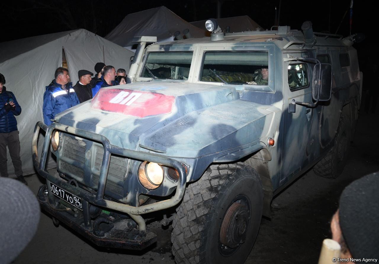 Russian peacekeepers' supply vehicle pass along Azerbaijan's Lachin road (PHOTO/VIDEO)