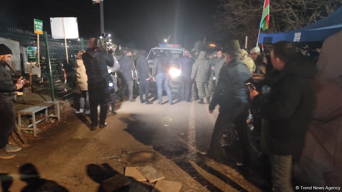 Russian peacekeepers' supply vehicle pass along Azerbaijan's Lachin road (PHOTO/VIDEO)