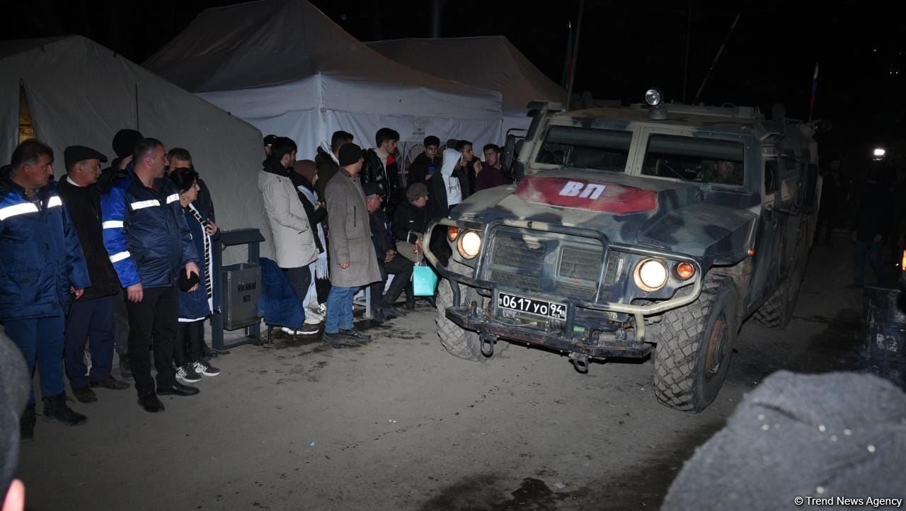 Russian peacekeepers' supply vehicle pass along Azerbaijan's Lachin road (PHOTO/VIDEO)