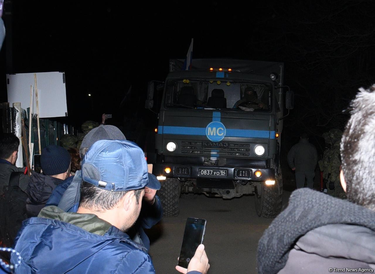 Russian peacekeepers' supply vehicle pass along Azerbaijan's Lachin road (PHOTO/VIDEO)