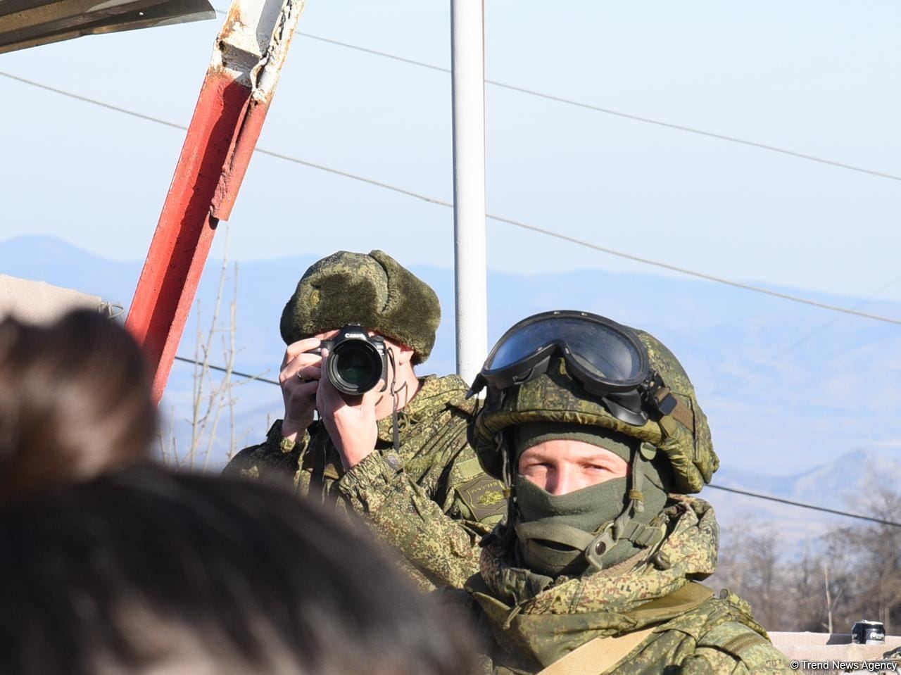 Фотокадры с мирной акции азербайджанцев в зоне временной ответственности миротворцев (ФОТО)