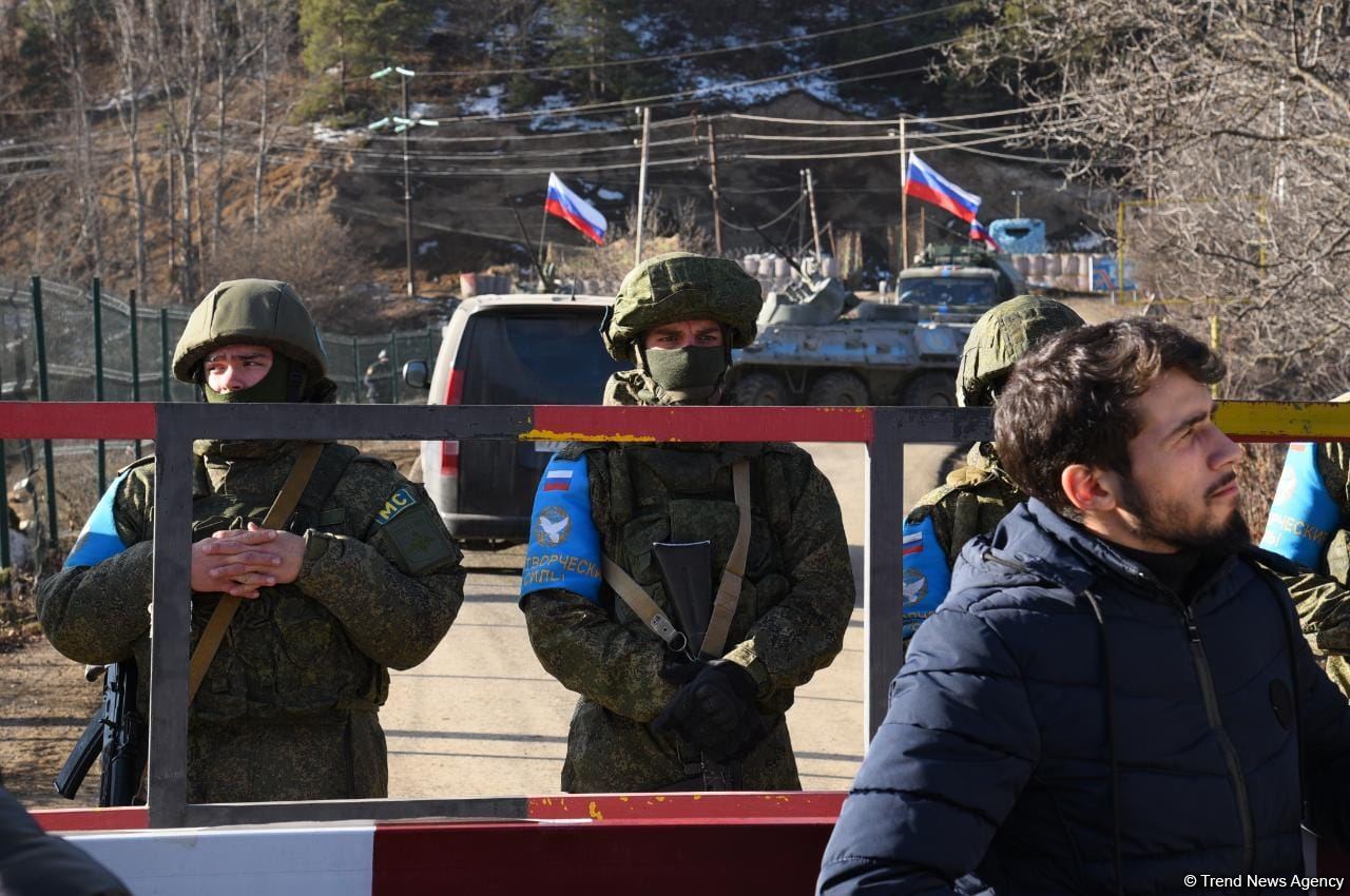 Фотокадры с мирной акции азербайджанцев в зоне временной ответственности миротворцев (ФОТО)
