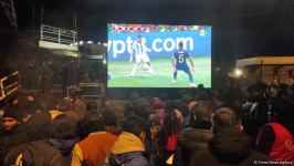 Azerbaijani protesters on Lachin road, Russian peacekeepers watch Argentina-France football match together (PHOTO/VIDEO)