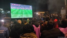 Azerbaijani protesters on Lachin road, Russian peacekeepers watch Argentina-France football match together (PHOTO/VIDEO)