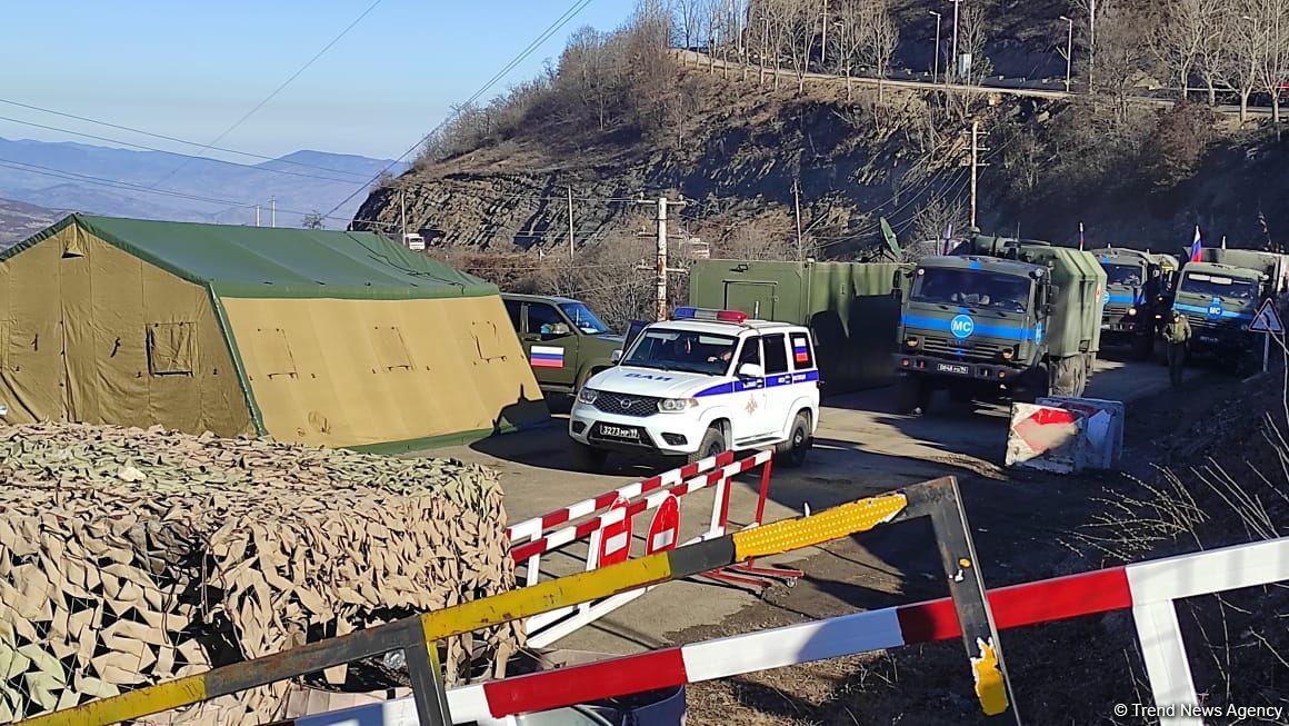Peacekeepers' supply vehicles pass unhindered along Lachin road (PHOTO/VIDEO)