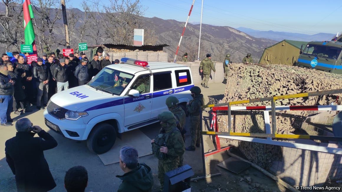 Peacekeepers' supply vehicles pass unhindered along Lachin road (PHOTO/VIDEO)