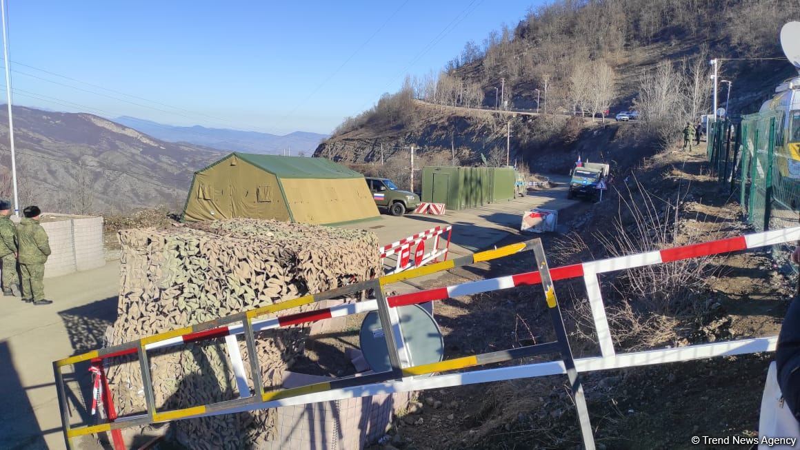 Peacekeepers' supply vehicles pass unhindered along Lachin road (PHOTO/VIDEO)