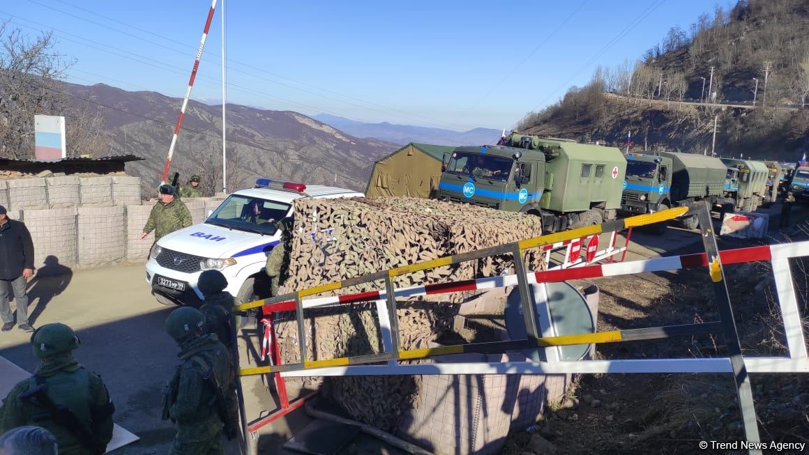 Peacekeepers' supply vehicles pass unhindered along Lachin road (PHOTO/VIDEO)
