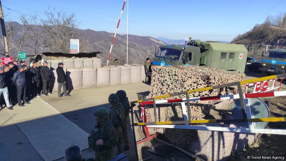Peacekeepers' supply vehicles pass unhindered along Lachin road (PHOTO/VIDEO)