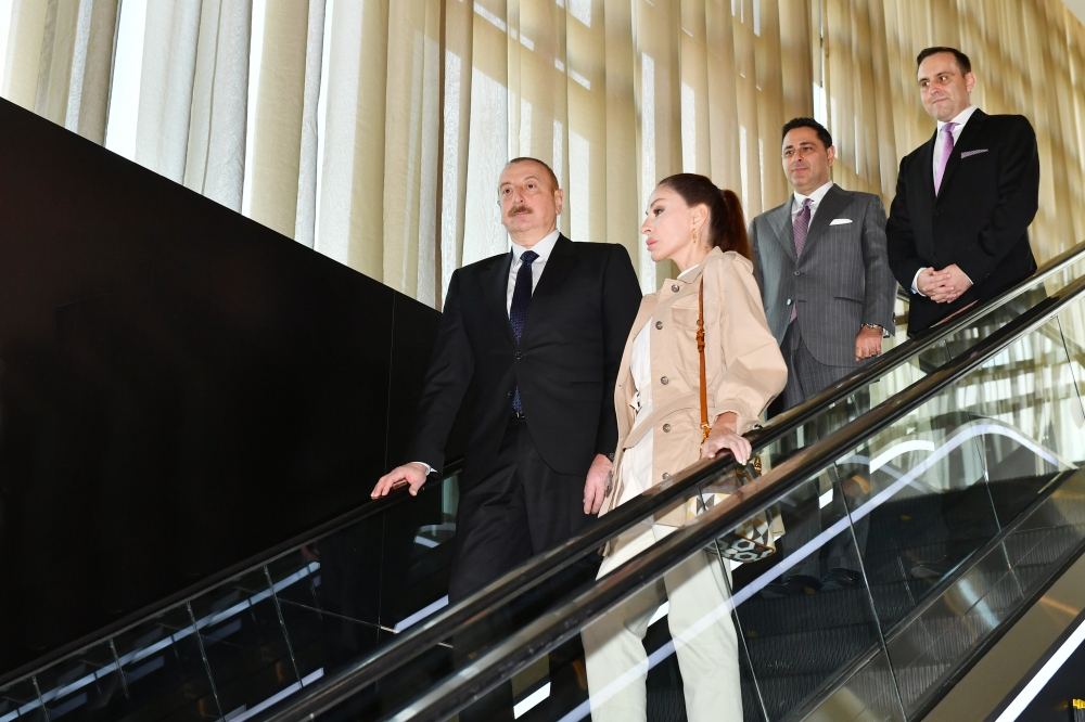 Президент Ильхам Алиев и Первая леди Мехрибан Алиева приняли участие в открытии отеля The Ritz-Carlton Baku (ФОТО/ВИДЕО)