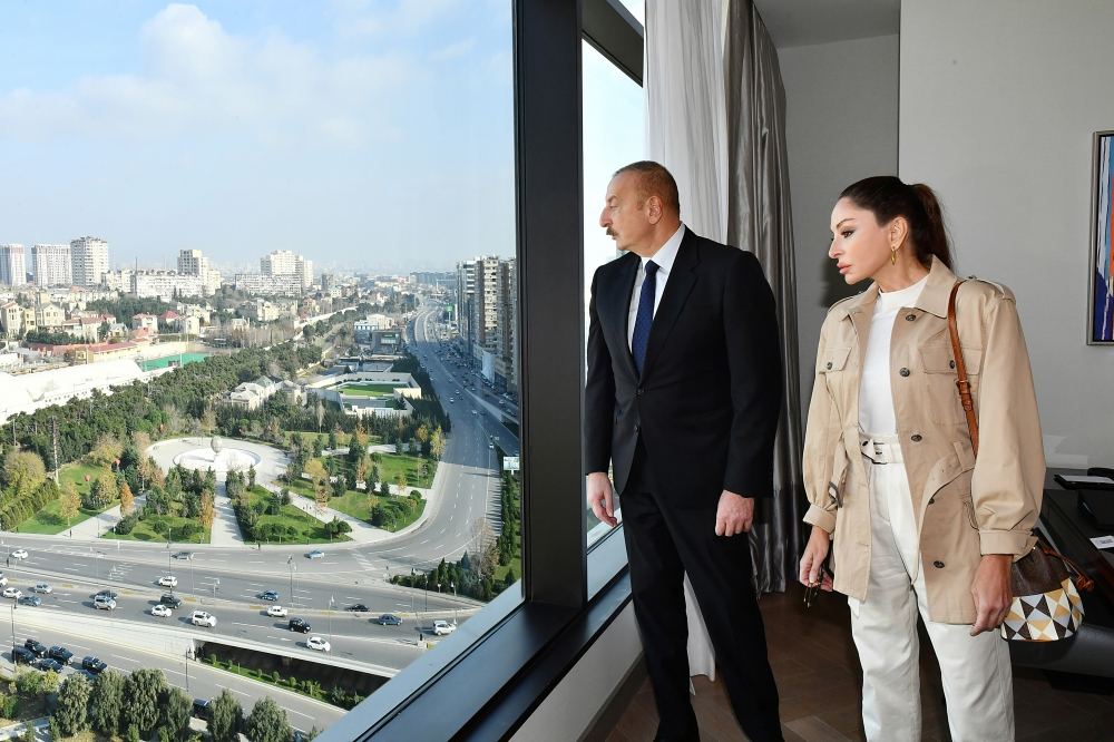 Президент Ильхам Алиев и Первая леди Мехрибан Алиева приняли участие в открытии отеля The Ritz-Carlton Baku (ФОТО/ВИДЕО)