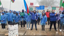 Акция на Лачинской дороге продолжается, несмотря на ухудшение погоды (ФОТО/ВИДЕО)