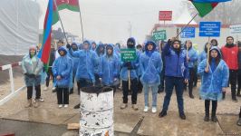 Акция на Лачинской дороге продолжается, несмотря на ухудшение погоды (ФОТО/ВИДЕО)