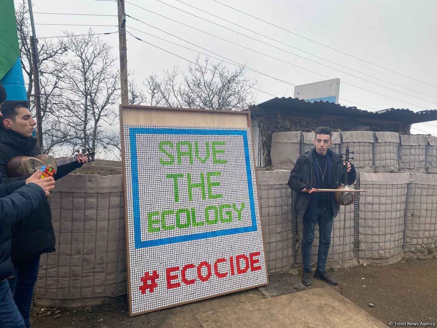 Azerbaijani peaceful protesters hold flash mob on Khankendi-Lachin road (PHOTO/VIDEO)