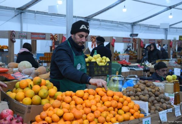 Цены на продукцию на ярмарках ”Из села в город" в Баку и на Абшероне (ФОТО)