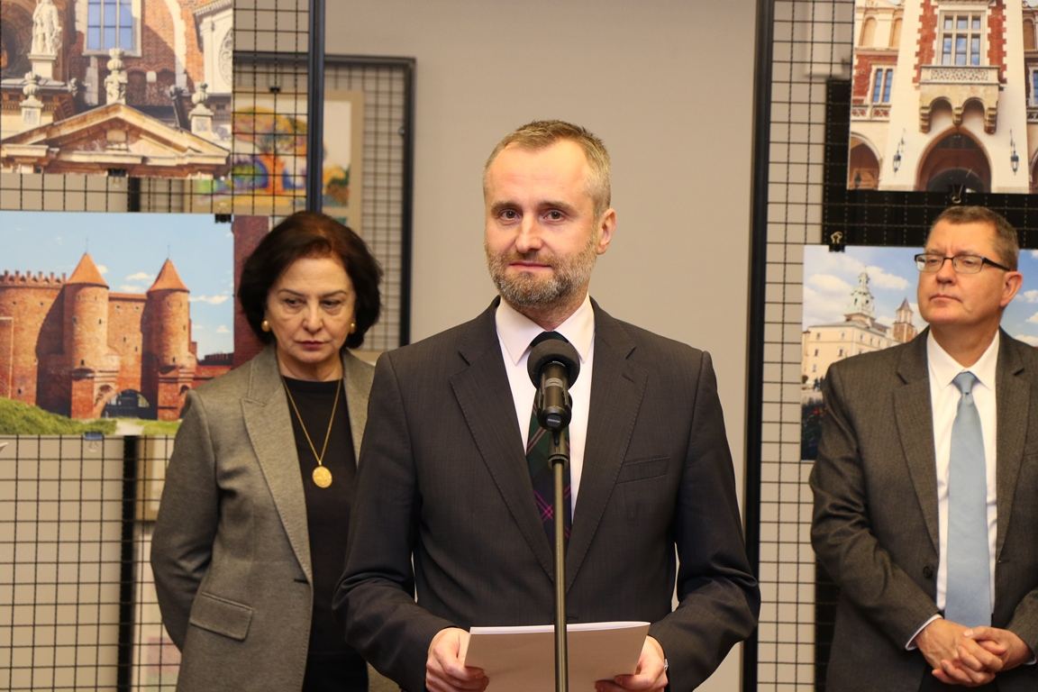 От готических замков до современных комплексов: в Баку показали архитектурные шедевры польских городов (ФОТО)