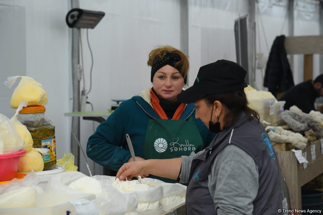 Цены на продукцию на ярмарках ”Из села в город" в Баку и на Абшероне (ФОТО)