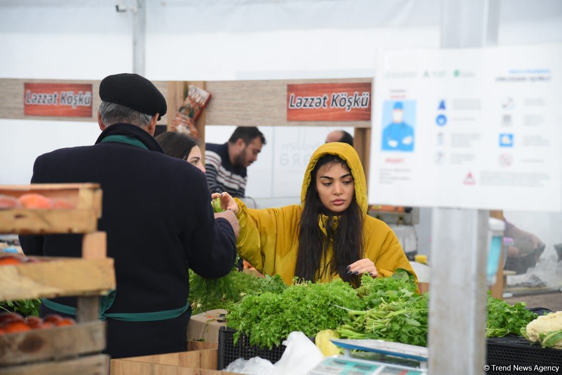 Цены на продукцию на ярмарках ”Из села в город" в Баку и на Абшероне (ФОТО)
