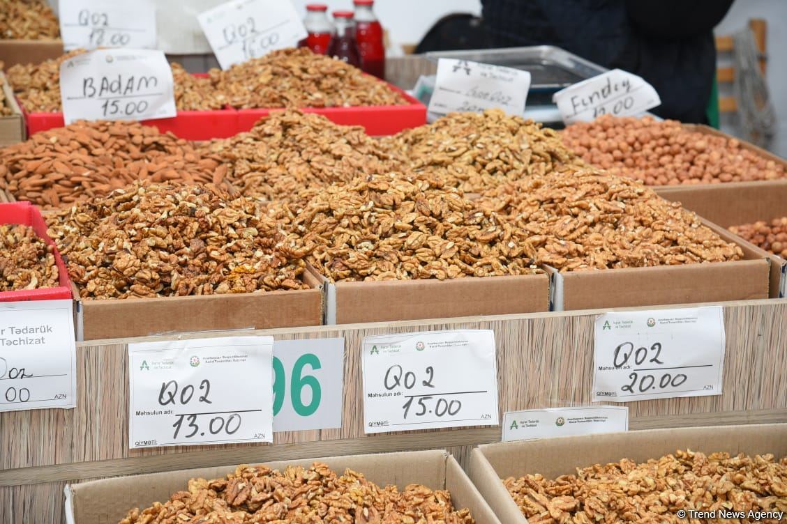 Цены на продукцию на ярмарках ”Из села в город" в Баку и на Абшероне (ФОТО)