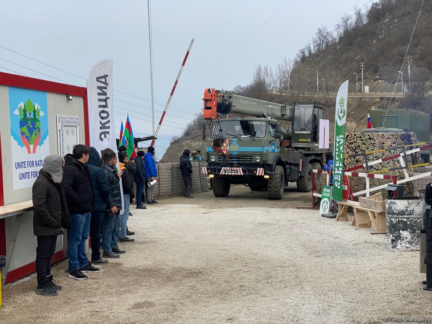 Палатки и контейнеры миротворцев демонтируются и увозятся в направлении Лачина (ФОТО)