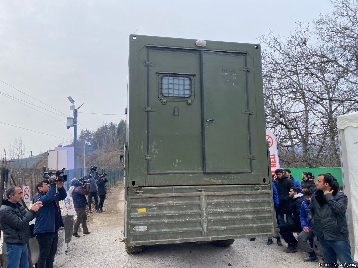 Палатки и контейнеры миротворцев демонтируются и увозятся в направлении Лачина (ФОТО)