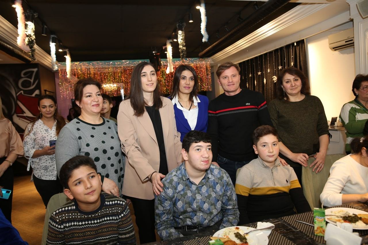 В Баку представлена шоу-программа "В Новый год с новыми успехами" (ФОТО)