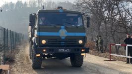 Vehicles of Russian peacekeepers keep passing along Azerbaijan's Lachin-Khankandi road (PHOTO)