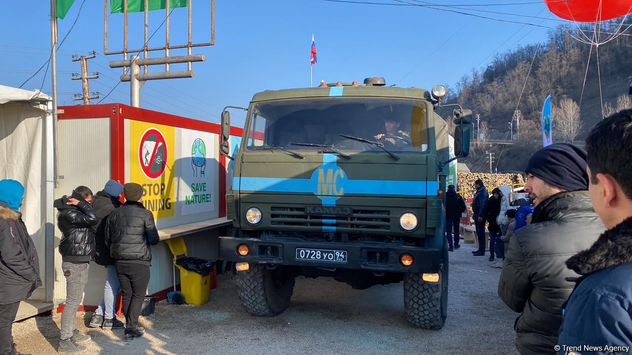 More supply vehicles of Russian peacekeepers pass along Azerbaijan's Lachin road (PHOTO)