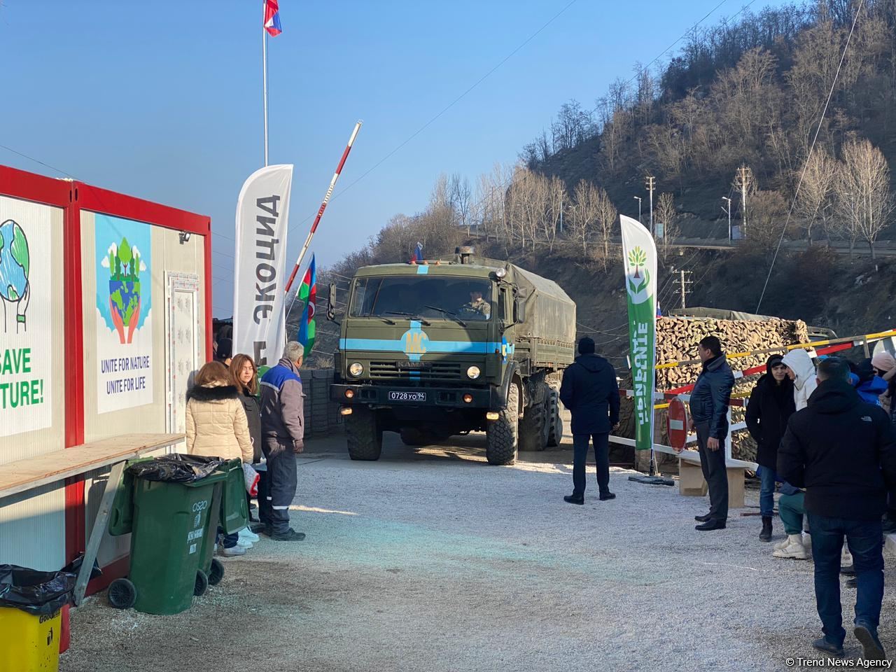 More supply vehicles of Russian peacekeepers pass along Azerbaijan's Lachin road (PHOTO)