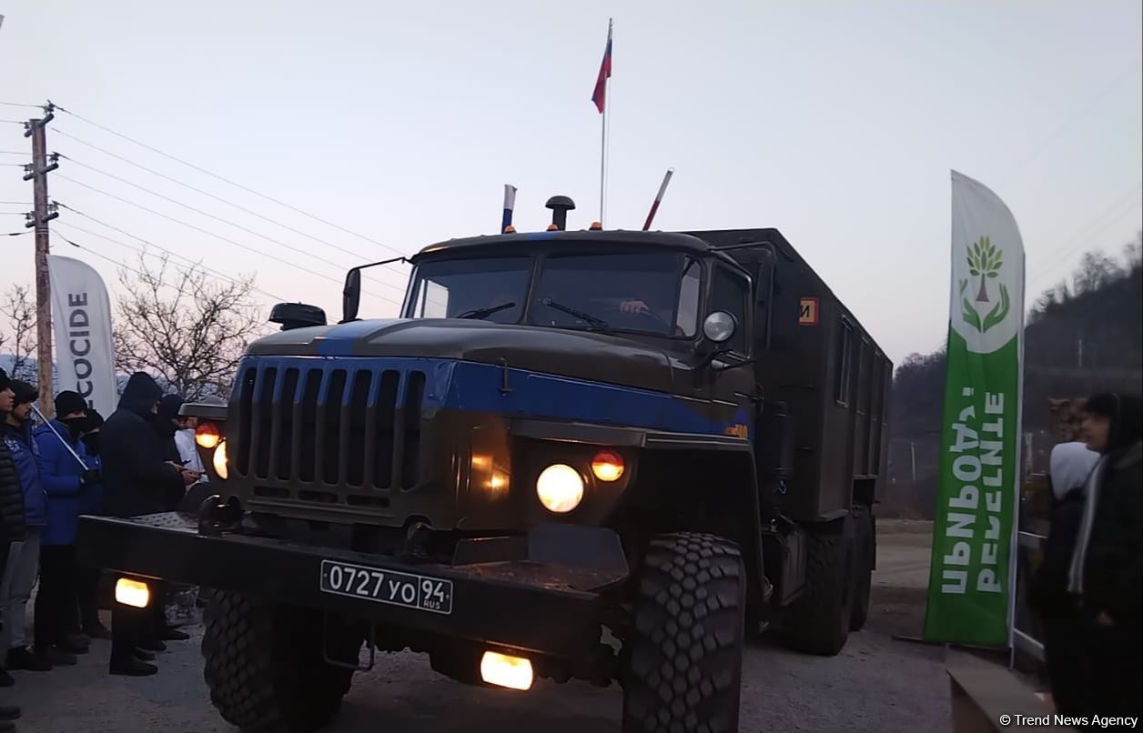 Supply vehicles of Russian peacekeepers pass through Azerbaijan's Lachin road